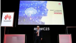 Huawei představuje na veletrhu MWC 2023 inteligentní učebnu Smart Classroom 2.0