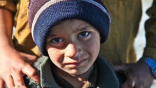 chlapec, pláč, válka