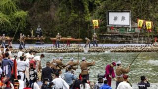 Slavnost Water-Releasing Festival v Dujiangyanu