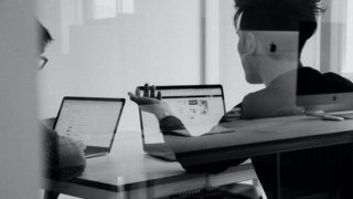 investor; manažer; zaměstnanec