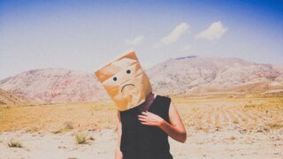 poušť; smutek; špatně; emotikom