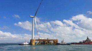 Dokončen první projekt hlubokomořské plovoucí elektrárny vybavené zařízením Offshore Tribune od Shanghai Electric a kombinované s mořským farmařením