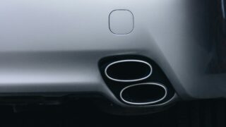 auto; výfuk; automobil