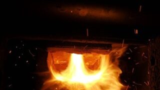 Evropská komise chce zásadně omezit prodej kotlů a kamen na dřevo