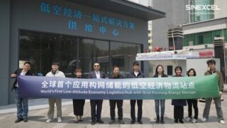 První systém ke skladování energie tvořící síť na světě použitý v logistické stanici v nízkých výškách – SINEXCEL je průkopníkem průlomu