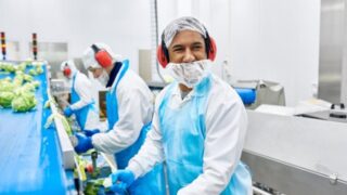 Domácí praní pracovních oděvů ohrožuje hygienu v potravinářství