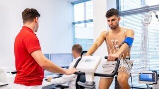 Živě: TK ke strategickému partnerství AKESO a&nbsp;FTVS UK