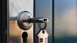 Potvrzeno ministerstvy:„Podnájem“ přes zprostředkovatele je ve skutečnosti nájem