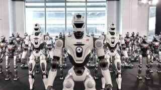 Společnost EngineAI otevřela základnu inteligentní výroby v&nbsp;Šen-čenu; první série humanoidních robotů T800 sjela z&nbsp;výrobní linky a&nbsp;začíná se sériově dodávat