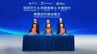 Geely Farizon, WeRide a&nbsp;Kwoon Chung představily na Mezinárodním veletrhu automobilového průmyslu a&nbsp;dodavatelského řetězce 2026 (Hongkong) robotická taxi s&nbsp;pravostranným řízením
