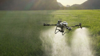 DJI Agriculture posouvá přesné zemědělství na novou úroveň díky celosvětovému uvedení postřikovacího systému Agras T55 a&nbsp;T100 s&nbsp;dvojitou baterií